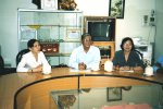 M. Minh, le Directeur du collge Tran Van On, et les responsables vietnamiens de l'change 2004 