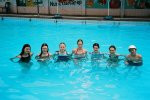 Moment de d�tente dans la piscine du coll�ge Tran Van On
