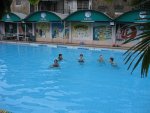 Moment de d�tente dans la piscine du coll�ge