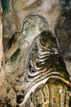 Bouddha couch�, derri�re l'une des statues de la montagne de "l'eau"