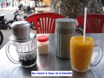 Saigon, presque le paradis: jus de mangue frais et caf� den. il manque une b....