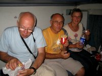 Patrice, Patrick et Marie-Claude dans leur compartiment climatis�