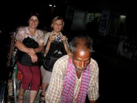 Cristiana et Th�r�se en cyclo pousse