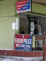 Contr�le � l'entr�e du Sikkim � Naya Bazar
